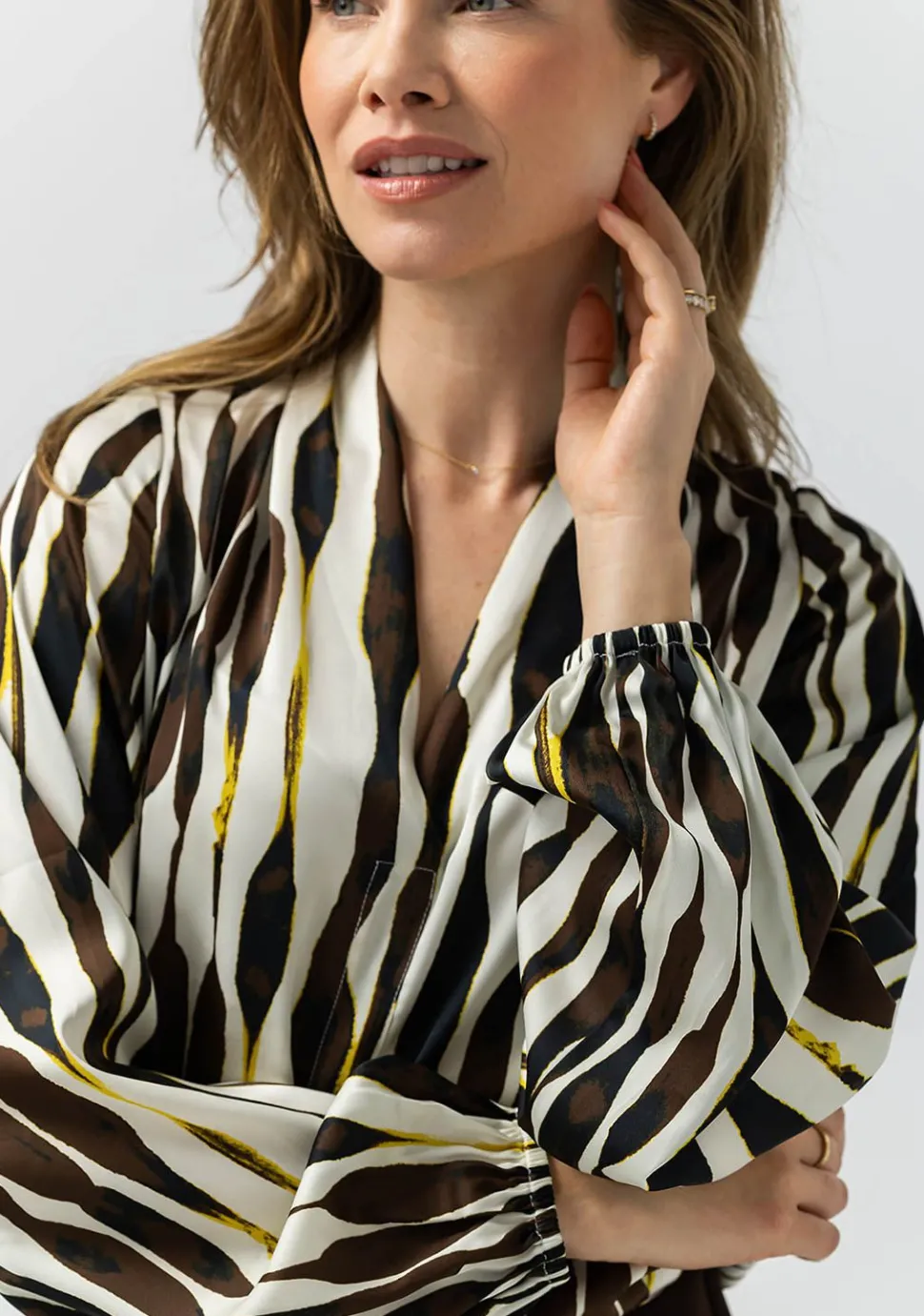 LABEL DOT BLOUSE