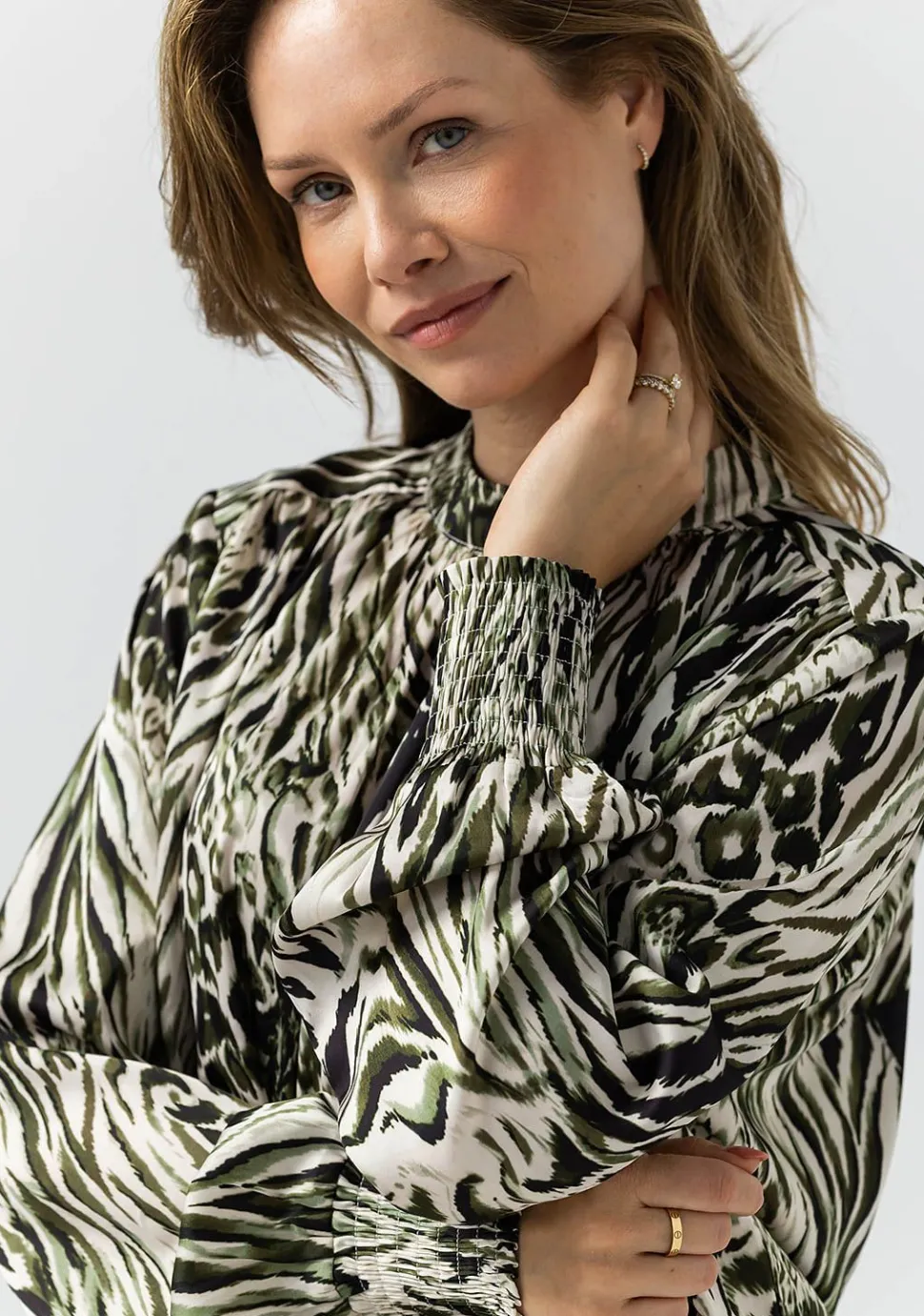 LABEL DOT BLOUSE