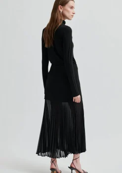 SECOND FEMALE ROK