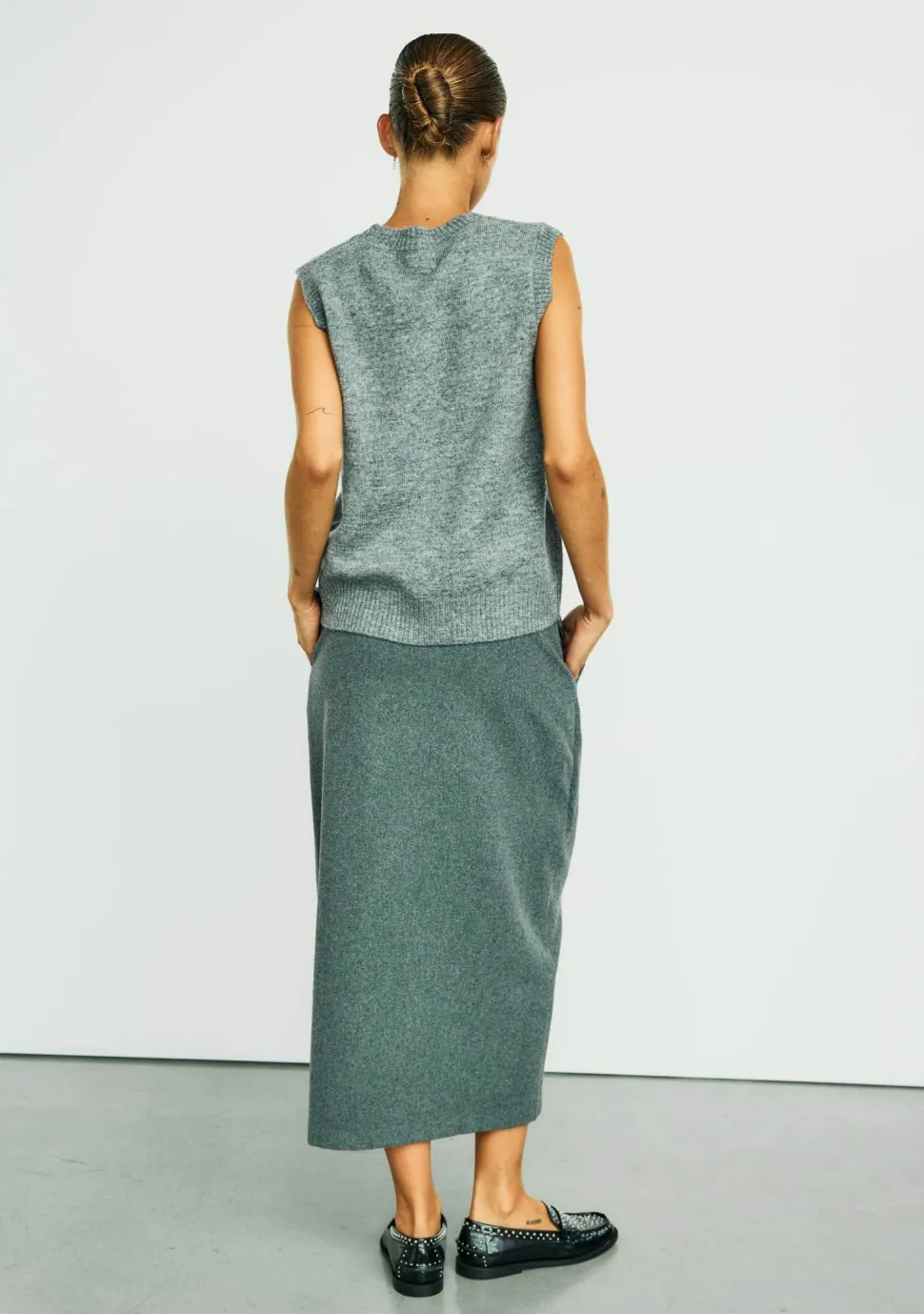 WITH BLACK GILET