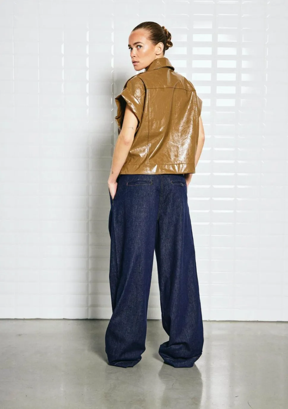 WITH BLACK GILET