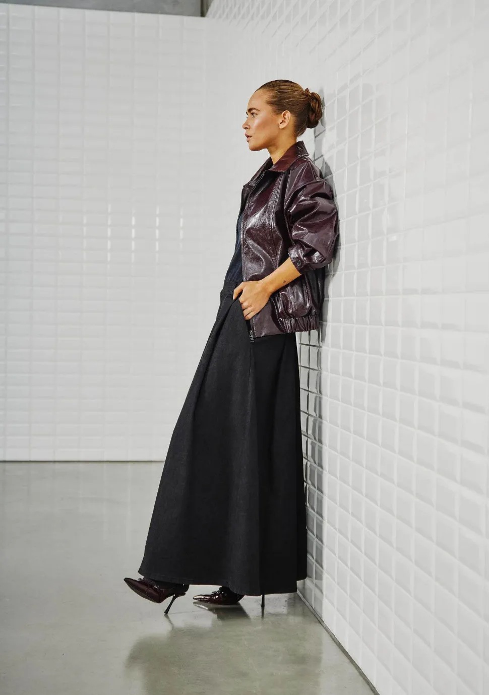 WITH BLACK LEER/SUEDE JACK