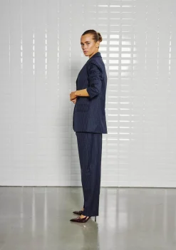 WITH BLACK PANTALON